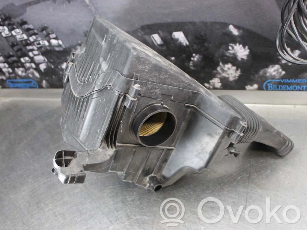 Air filter box   1947921
