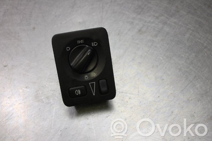 Light switch   12760589