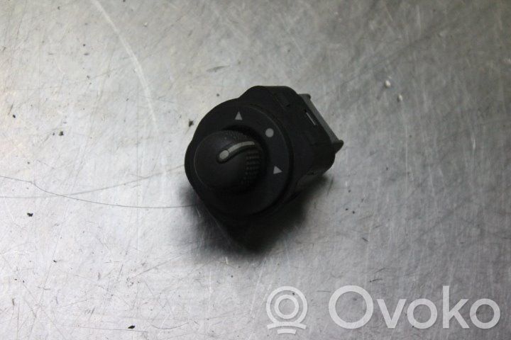 Wing mirror switch