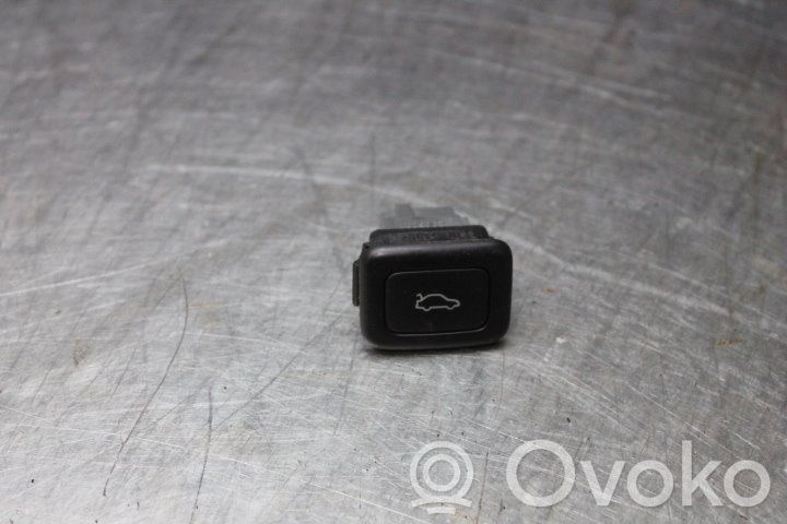 Tailgate/boot open switch button   12805287