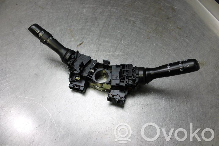 Toyota Yaris Interruptor/palanca de limpiador de luz de giro 