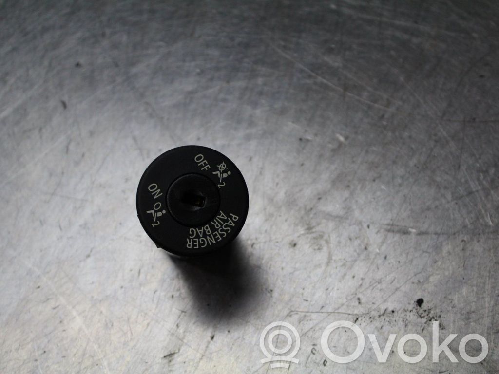 BMW 1 E81 E87 Passenger airbag on/off switch 