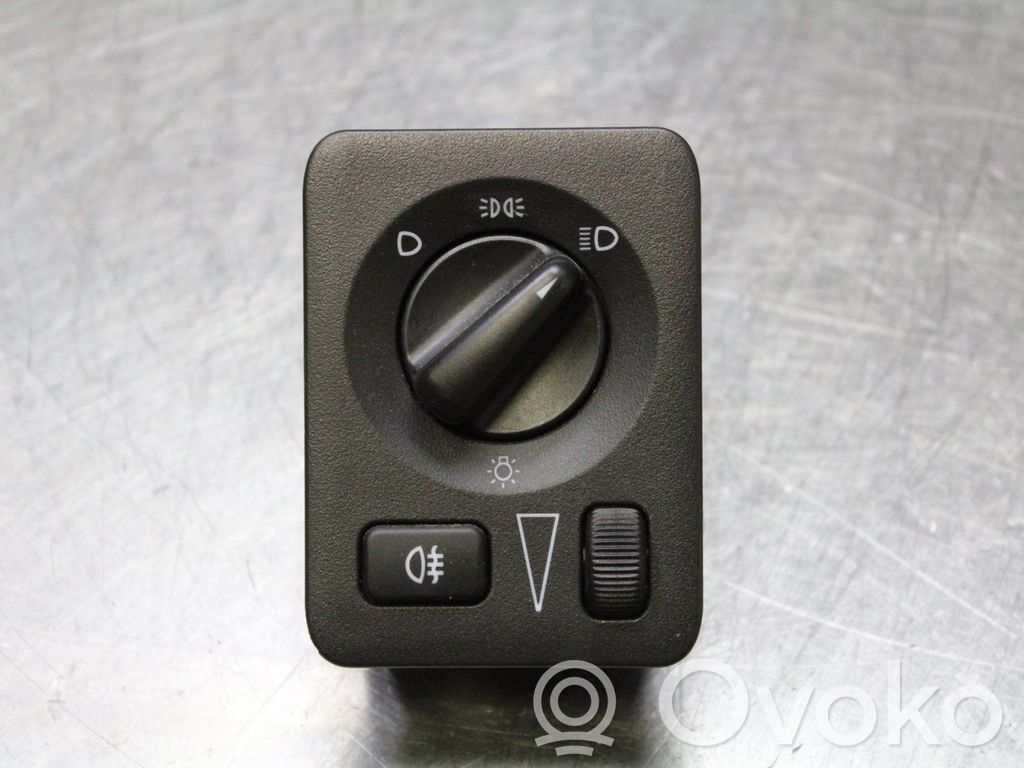 Light switch   12760589