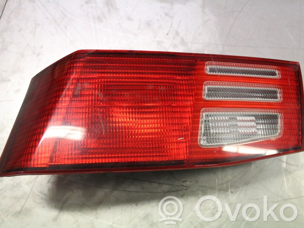 Mitsubishi Galant Takaluukun takavalot 