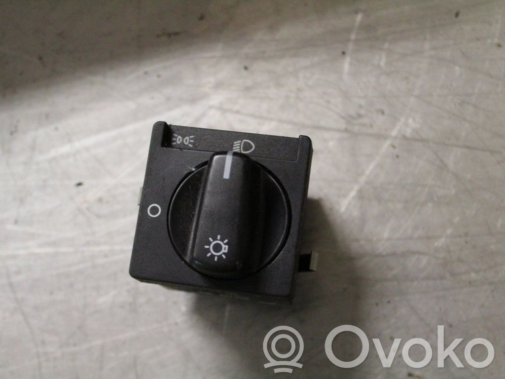 Light switch   3523009