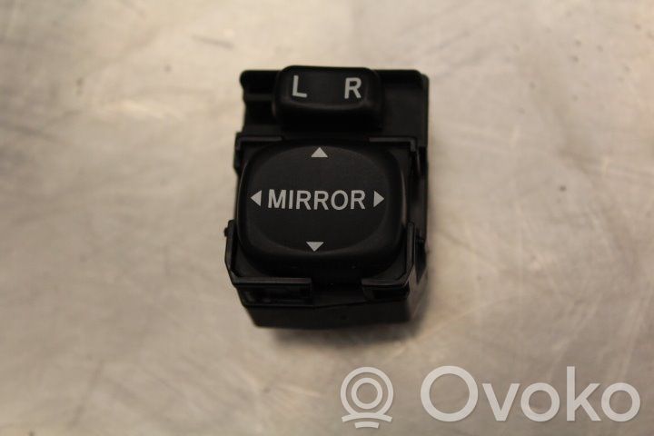 Wing mirror switch