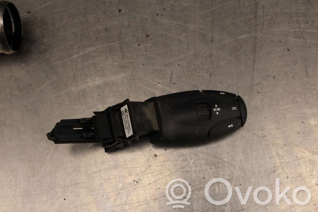 Peugeot 807 Steering wheel buttons/switches 