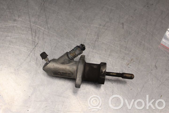 BMW 5 E60 E61 Kytkimen apusylinteri 