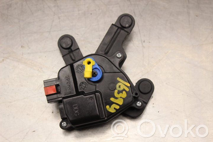 Loading door lock