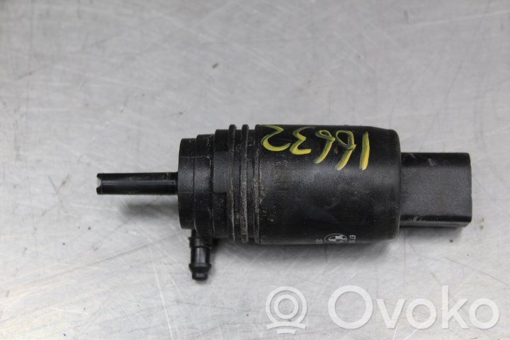 Windscreen/windshield washer pump   67127199567