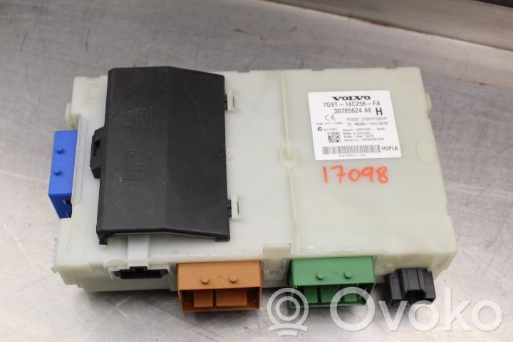 Volvo XC70 Fuse module 