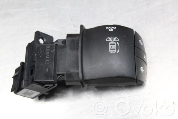 Renault Megane III Steering wheel buttons/switches 