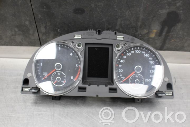 Volkswagen PASSAT B7 Licznik / Prędkościomierz 
