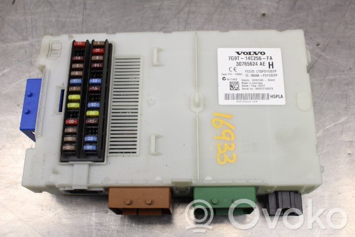 Volvo V70 Fuse module 