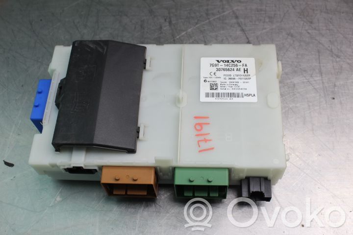 Volvo V70 Fuse module 