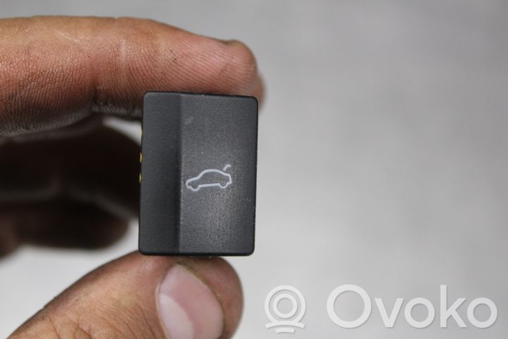 Skoda Superb B6 (3T) Tailgate/boot open switch button 