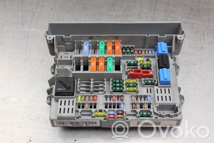 BMW 3 E90 E91 Fuse module 