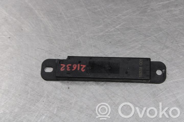 Pystyantennivahvistin   A2139051100,A2139051100