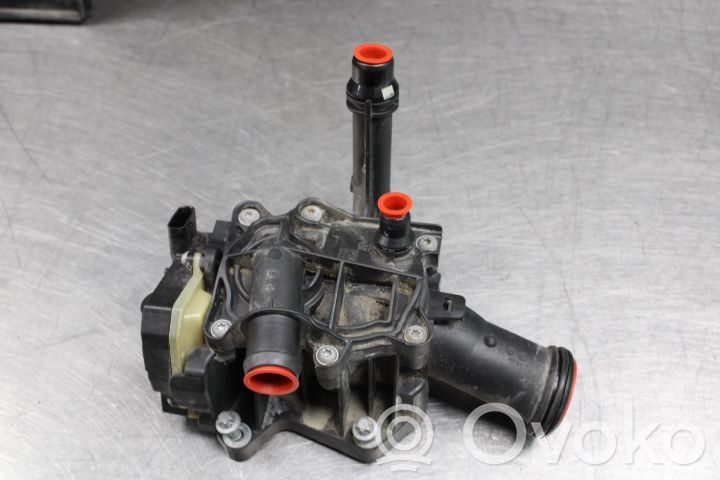 BMW 2 F22 F23 Termostaatin kotelo 