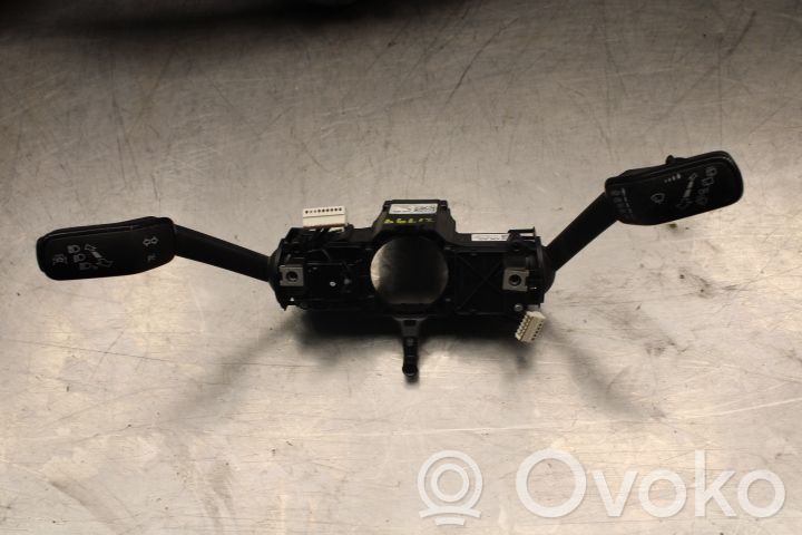 Volkswagen Golf VII Interruptor/palanca de limpiador de luz de giro 
