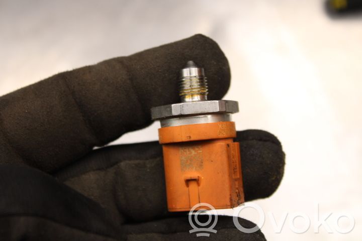 Volkswagen PASSAT B7 Regulator presiune combustibil 