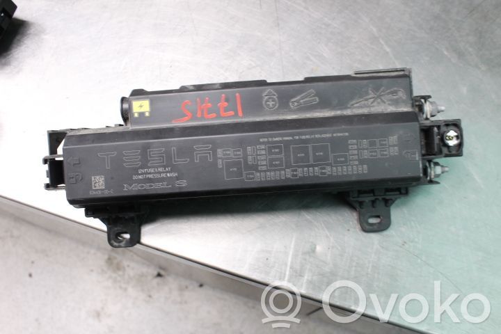 Tesla Model S Sulakemoduuli 