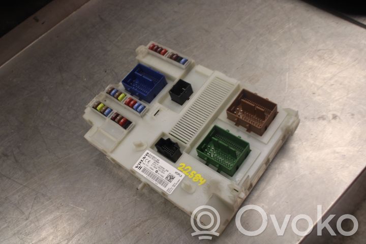 Volvo V70 Fuse module 