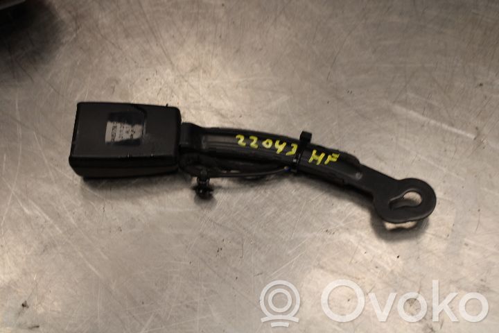 Volkswagen Golf VII Gurtschloss vorne