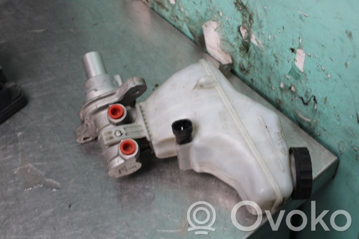 Opel Corsa E Cilindro del sistema frenante 