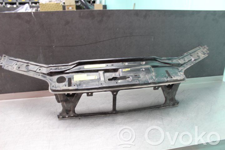 Volvo V70 Pas przedni 