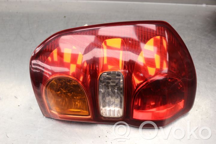 Toyota RAV 4 (XA20) Feux arrière / postérieurs