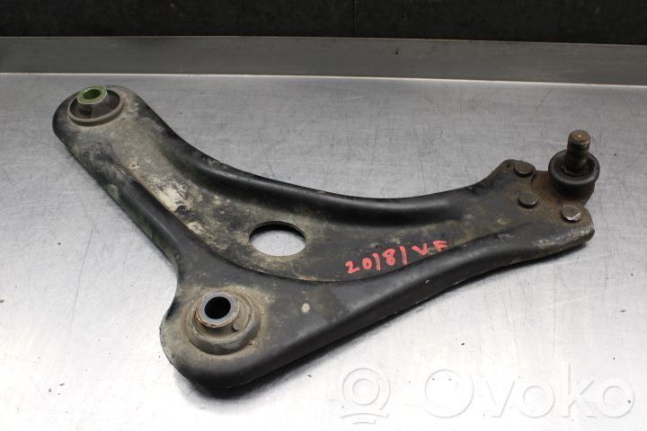 Peugeot 208 I Braccio di controllo sospensione anteriore inferiore/braccio oscillante