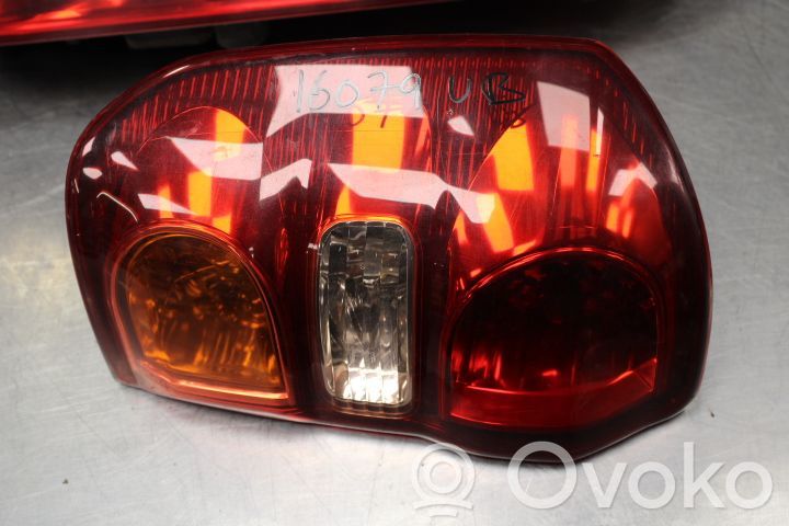 Toyota RAV 4 (XA20) Feux arrière / postérieurs