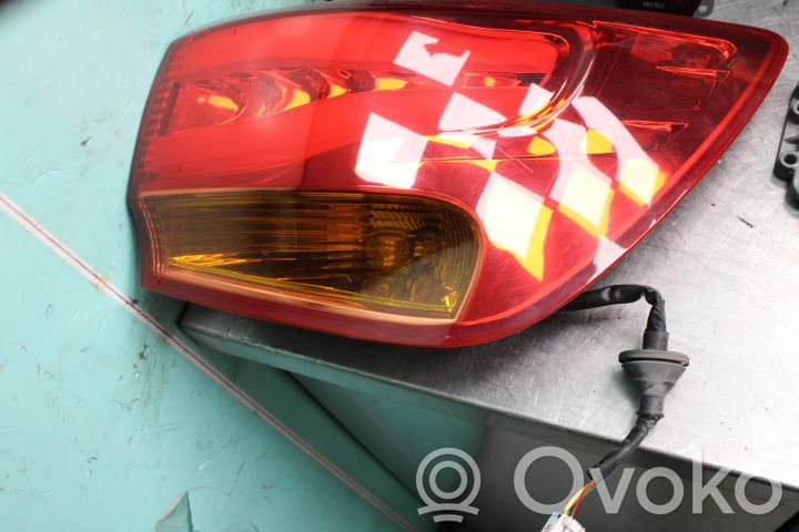 Luz trasera/de freno   92402A2320