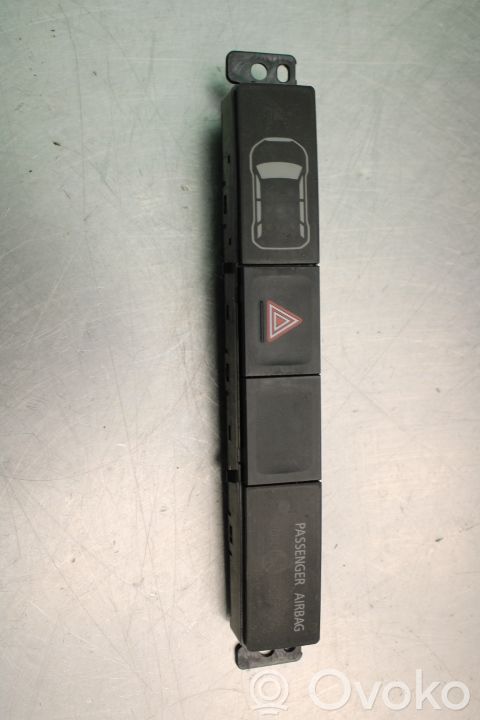 Mitsubishi L200 Comutator lumini pericol 