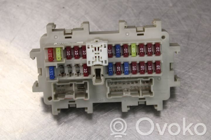 Nissan Navara D40 Fuse module 