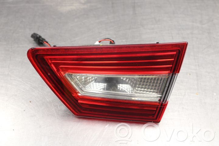 Renault Clio IV Luci posteriori del portellone del bagagliaio 