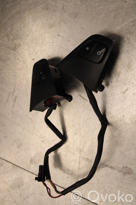 Nissan NV300 Steering wheel buttons/switches