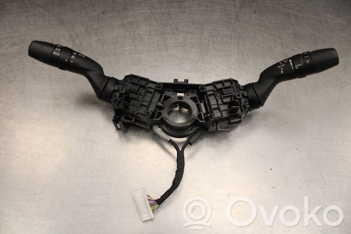 Toyota Yaris XP210 Commodo, commande essuie-glace/phare 