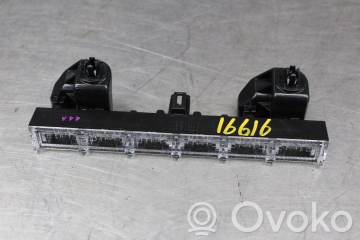Toyota Auris E180 Luce d’arresto centrale/supplementare 