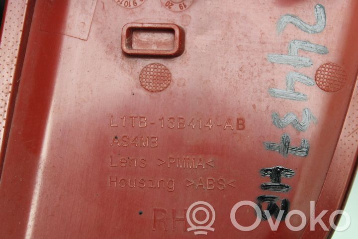 Ford Puma Reflector spate