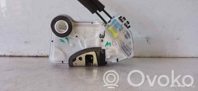 Toyota C-HR I Front door lock 