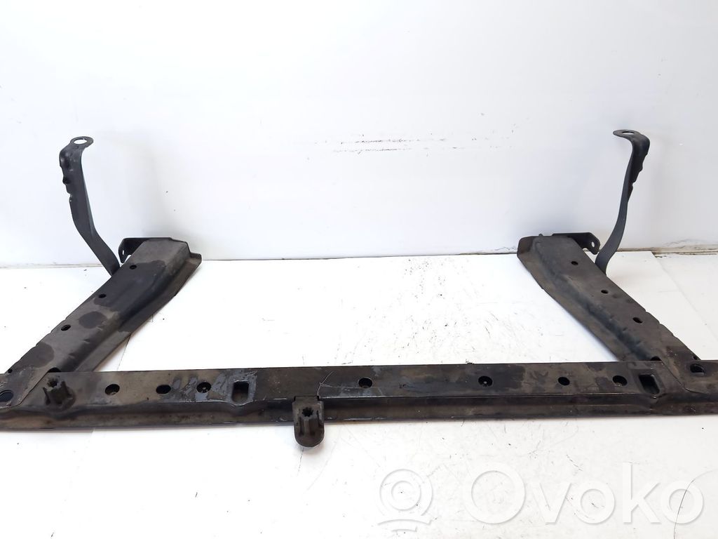 Priekinis traversas   8200500488