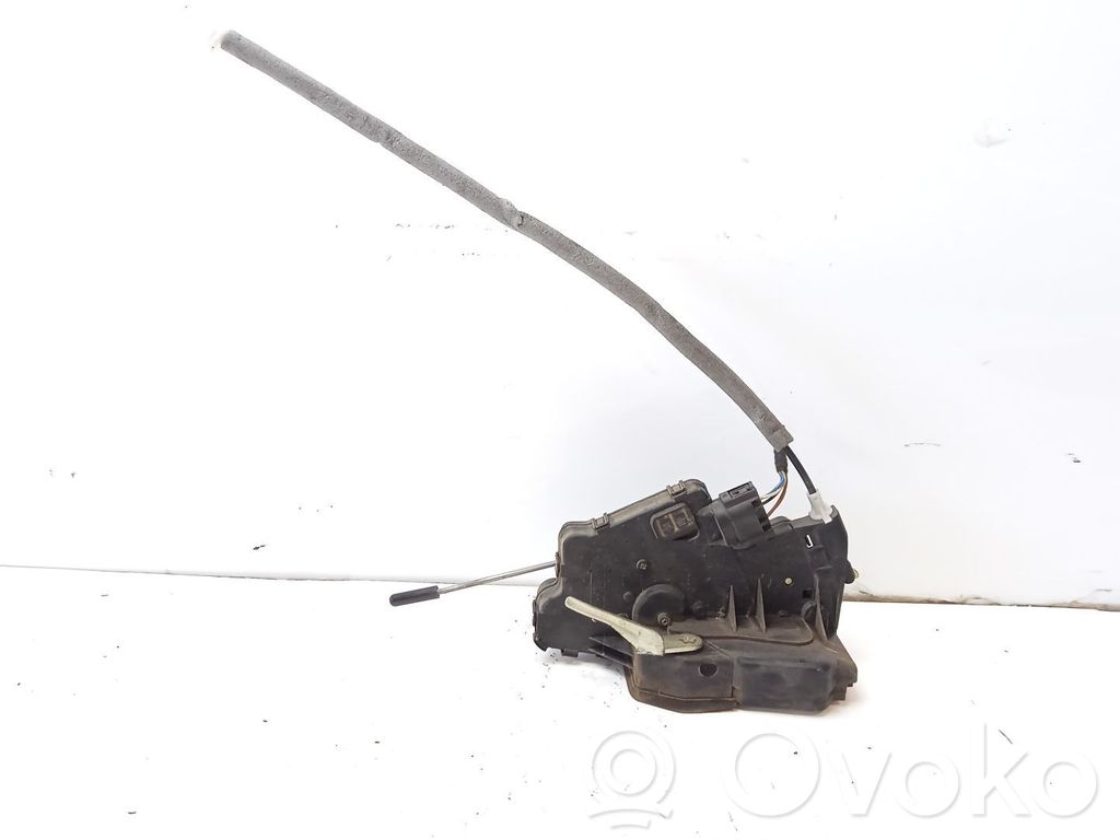 Priekšpusē slēdzene   51217011308