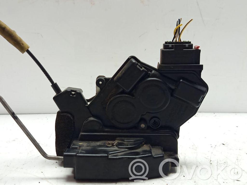 Mazda 5 Front door lock 