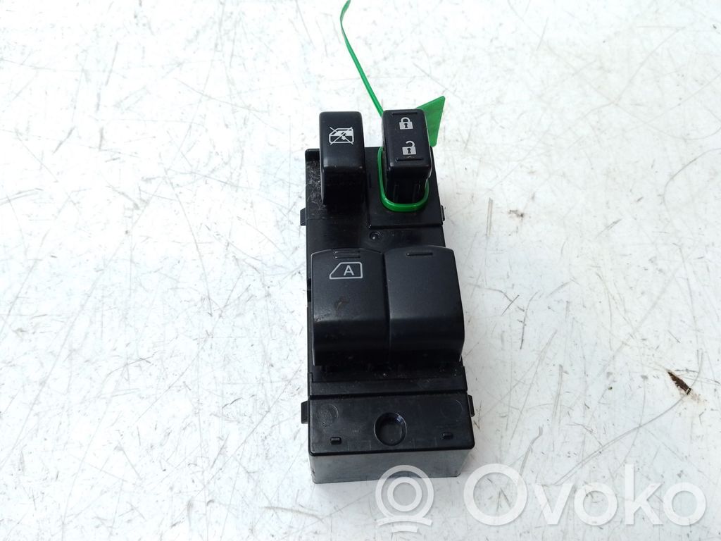 Nissan Note (E12) Electric window control switch 