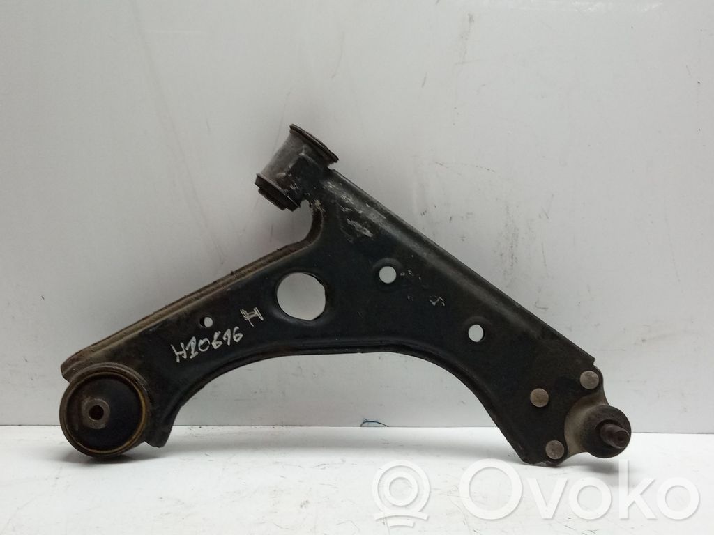 Opel Corsa D Priekinė svirtis 