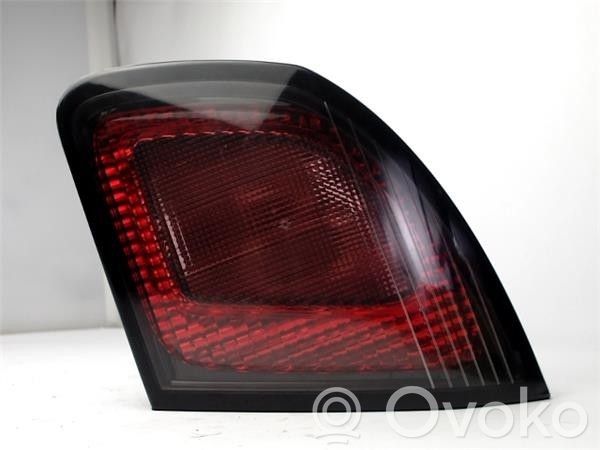 Nissan Primera Takaluukun takavalot
