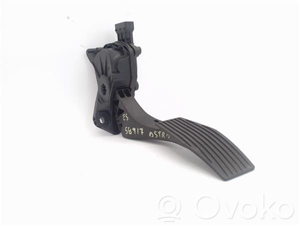 Opel Astra J Pedał gazu / przyspieszenia
