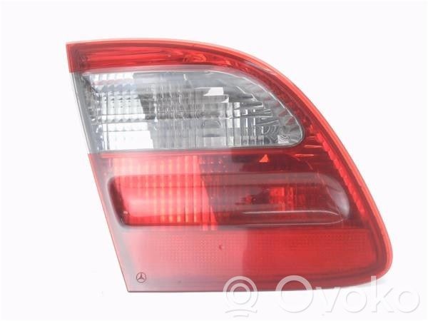 Mercedes-Benz E AMG W210 Takaluukun takavalot 